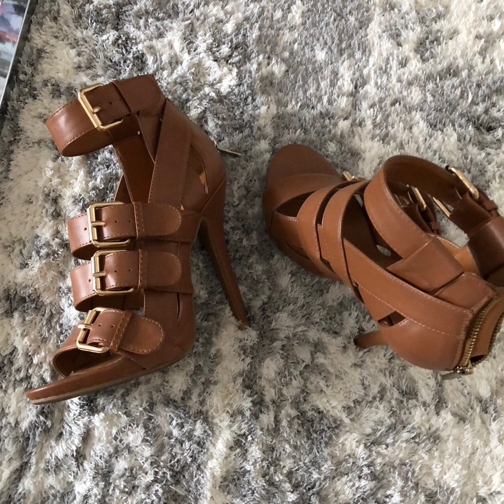 Brown bootie heals